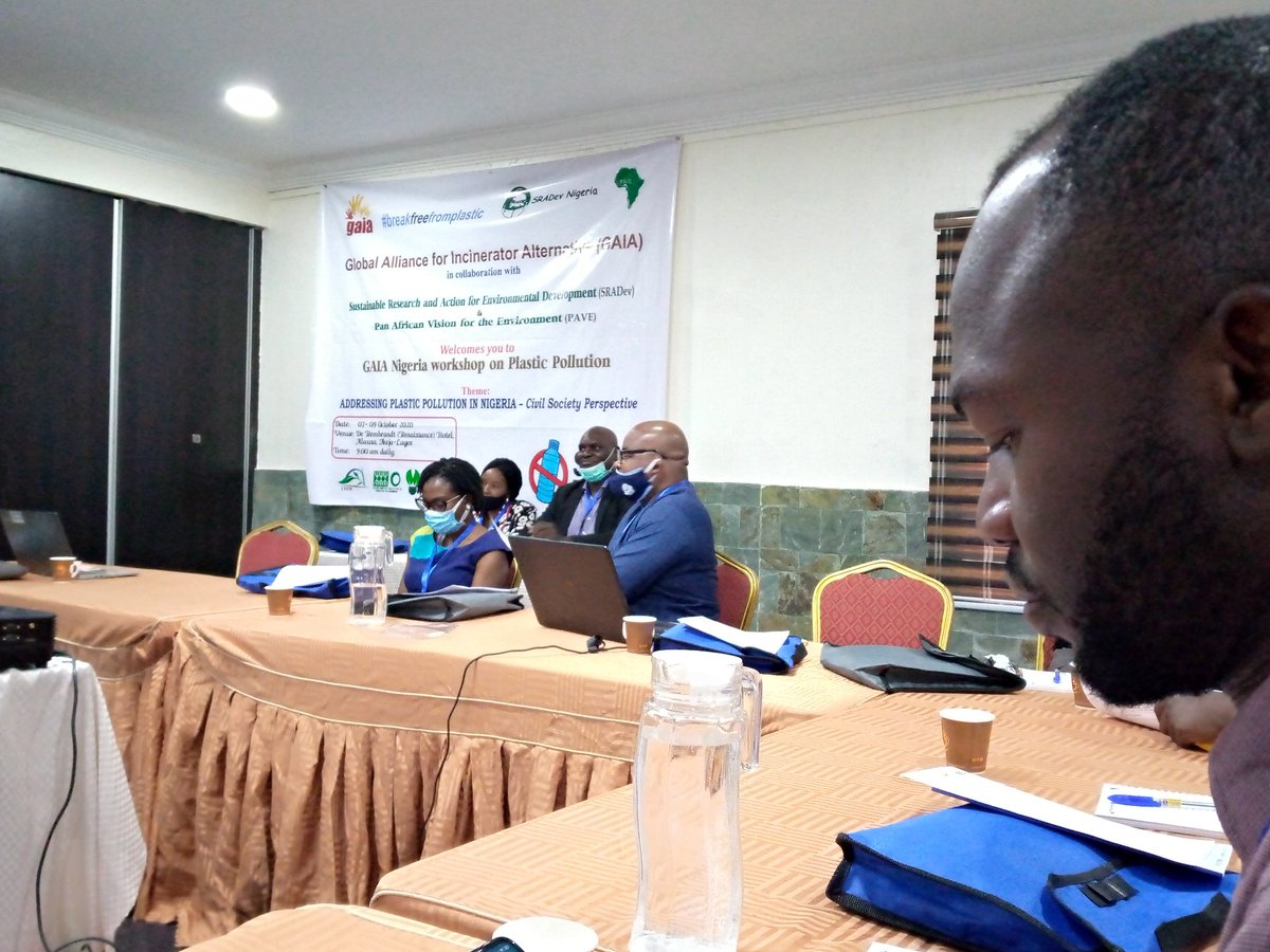 _CFEW's tweet photo. Happening now, is the @GAIAnoburn #nigeria meet to address d uprising of plastic pollution in the country. Please, do join @Lawma_gov @ERAFoEN1 @GreenKnowldge @sradev @pave @GAIAUS_CAN in this timely & strategic discuss as we #breakfreefromplastic #plasticpollution
#produce2Reuse https://t.co/gfEevDllhS