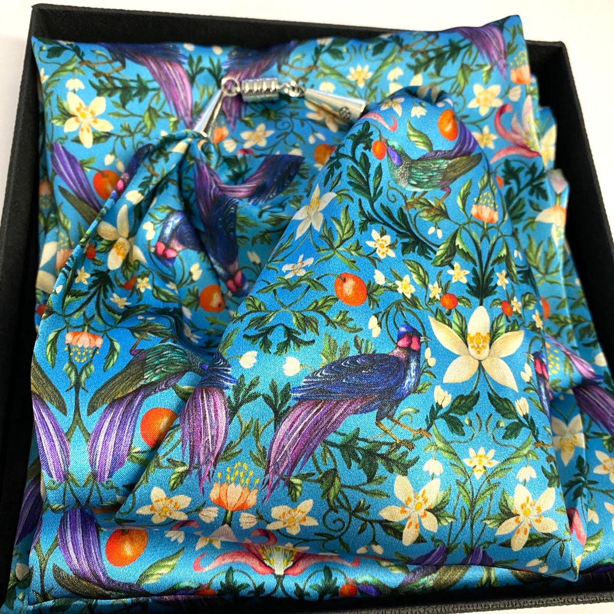 MorrabStudio's tweet image. Easy fastening magnetic clasp scarves! The two gorgeous #LibertyPrint Silk Satin scarves have just arrived😀
Lovely long wrap around scarves...✨🌺🦚
... We also have new colours in the popular classic crinkle range. #Ladycrow on our website here:
morrabstudio.co.uk/c/659/Ladycrow