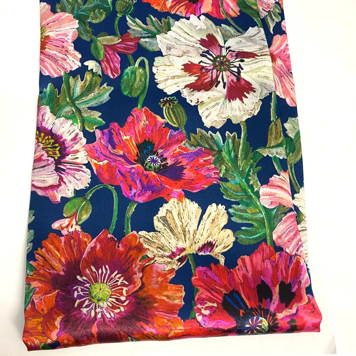 MorrabStudio's tweet image. Easy fastening magnetic clasp scarves! The two gorgeous #LibertyPrint Silk Satin scarves have just arrived😀
Lovely long wrap around scarves...✨🌺🦚
... We also have new colours in the popular classic crinkle range. #Ladycrow on our website here:
morrabstudio.co.uk/c/659/Ladycrow