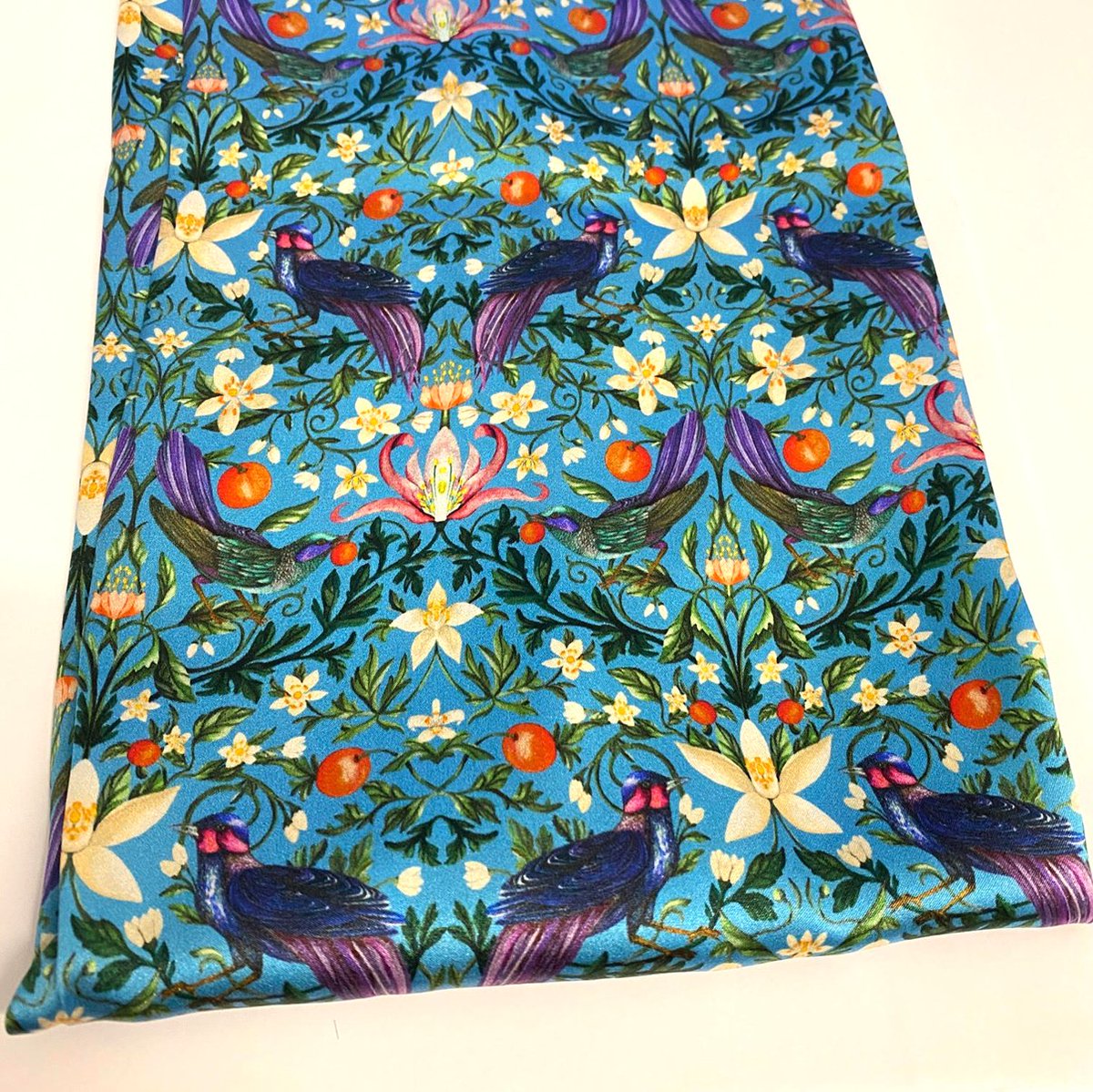MorrabStudio's tweet image. Easy fastening magnetic clasp scarves! The two gorgeous #LibertyPrint Silk Satin scarves have just arrived😀
Lovely long wrap around scarves...✨🌺🦚
... We also have new colours in the popular classic crinkle range. #Ladycrow on our website here:
morrabstudio.co.uk/c/659/Ladycrow