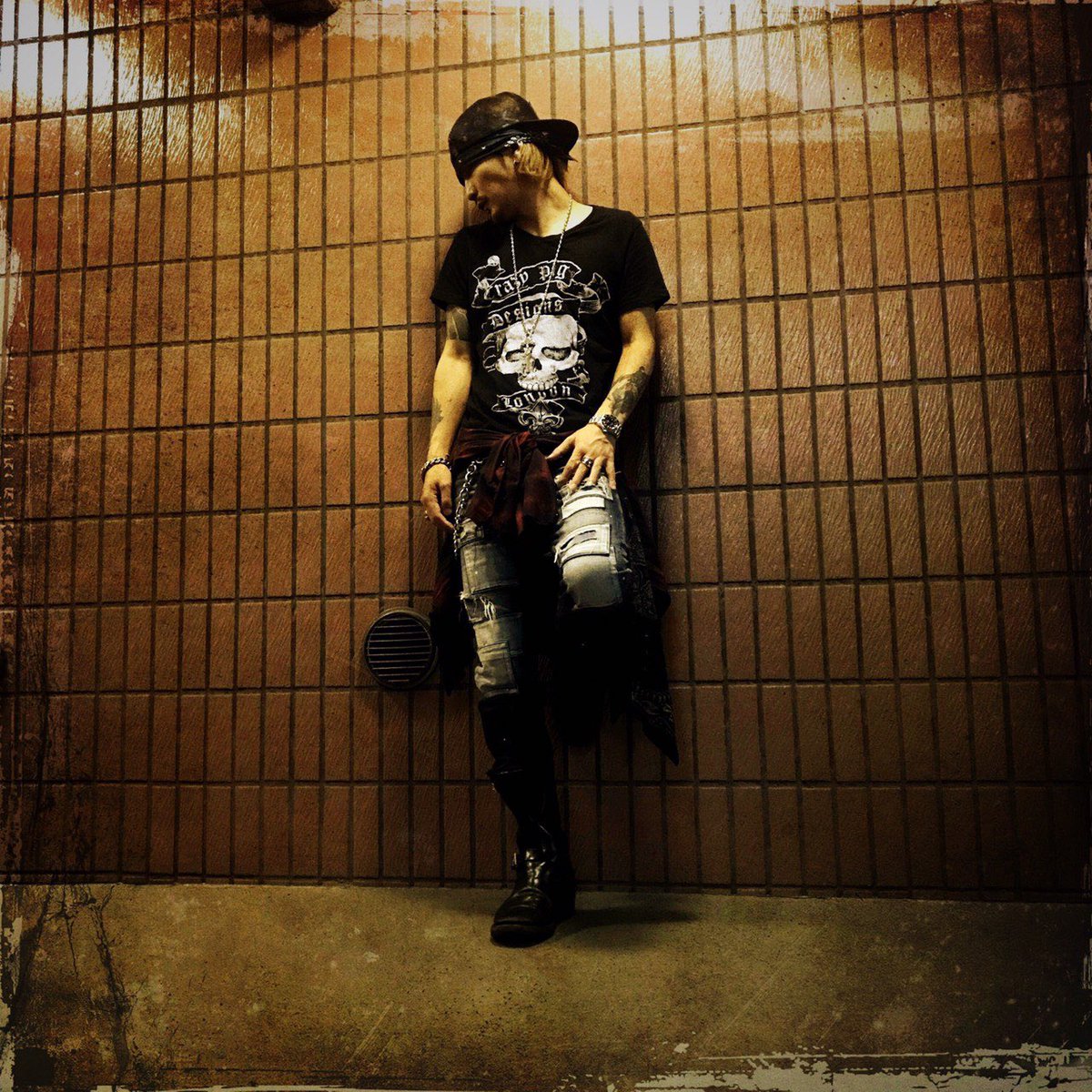 CPDJapan's tweet photo. Crazy Pig Designs Black T-Shirt(Skull &amp; Scroll)
Model: @itarumissile at @mad3_official 
#itaruz #mad3
#crazypigdesigns #クレイジーピッグ https://t.co/QeB7bCmxp2 https://t.co/IA7AVCqjX0