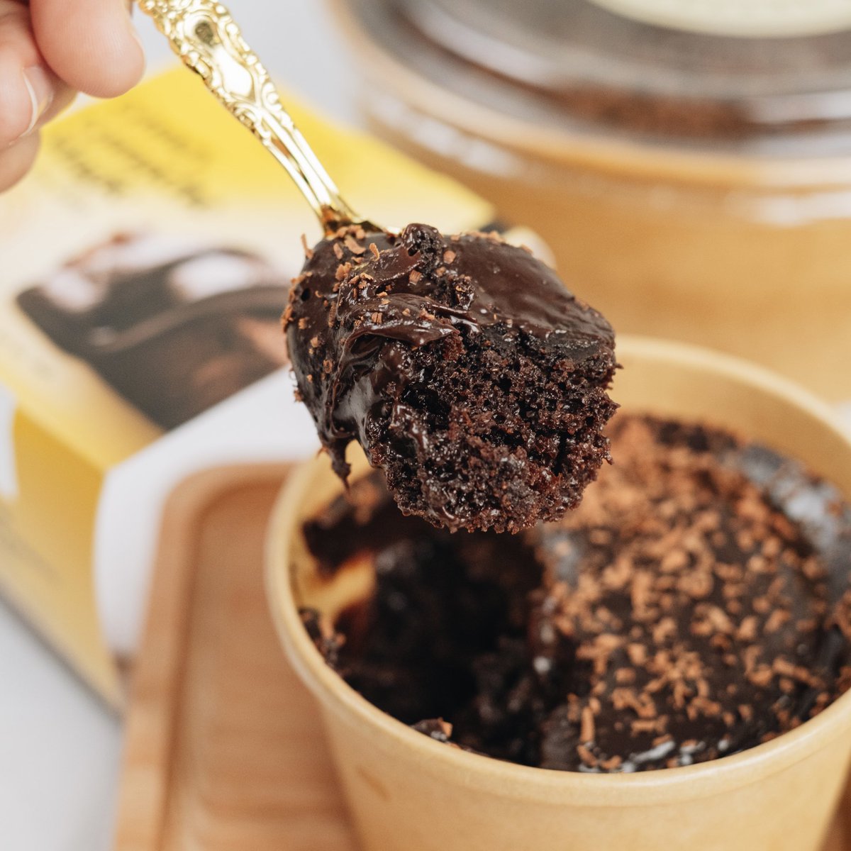 DiscoverMnl's tweet image. #DMFoodSeries

Here’s to all the #chocolate lovers! You gotta try this gooey ganache #tableya chocolate cake from @theoandbrom 😍✨ we are obsessed! 

Tag someone who loves chocolate 🍫