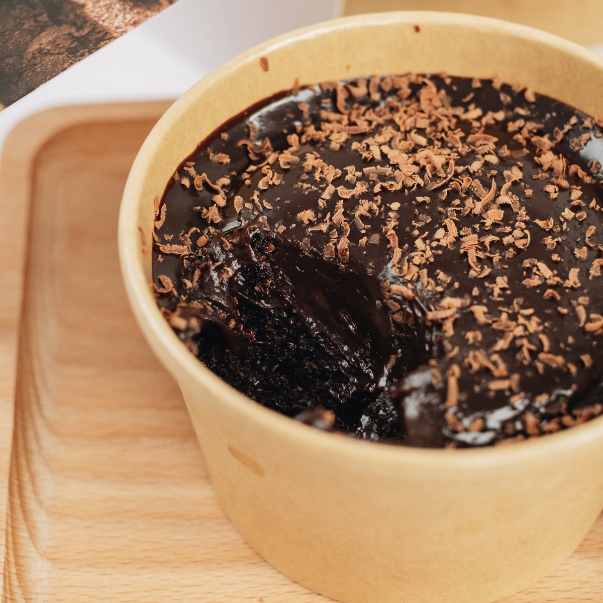 DiscoverMnl's tweet image. #DMFoodSeries

Here’s to all the #chocolate lovers! You gotta try this gooey ganache #tableya chocolate cake from @theoandbrom 😍✨ we are obsessed! 

Tag someone who loves chocolate 🍫