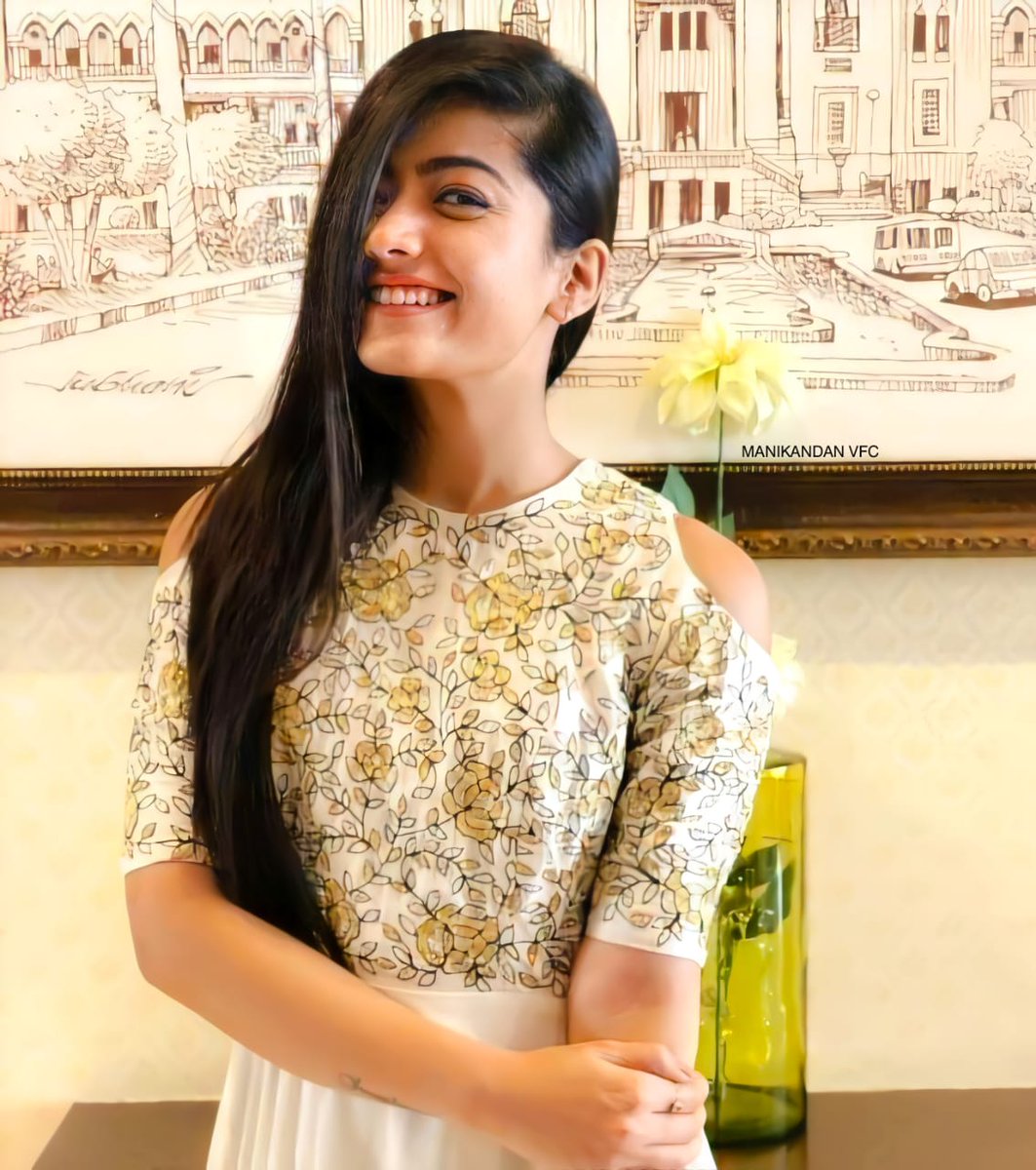 Team_ropk's tweet photo. Rash.... 💝🐈🔥
@iamRashmika 

#rashmikamandana 
#Pushpa 
#BTS 
#rashmika 
Follow 👉 @Team_ropk https://t.co/LyOdG5ICeZ