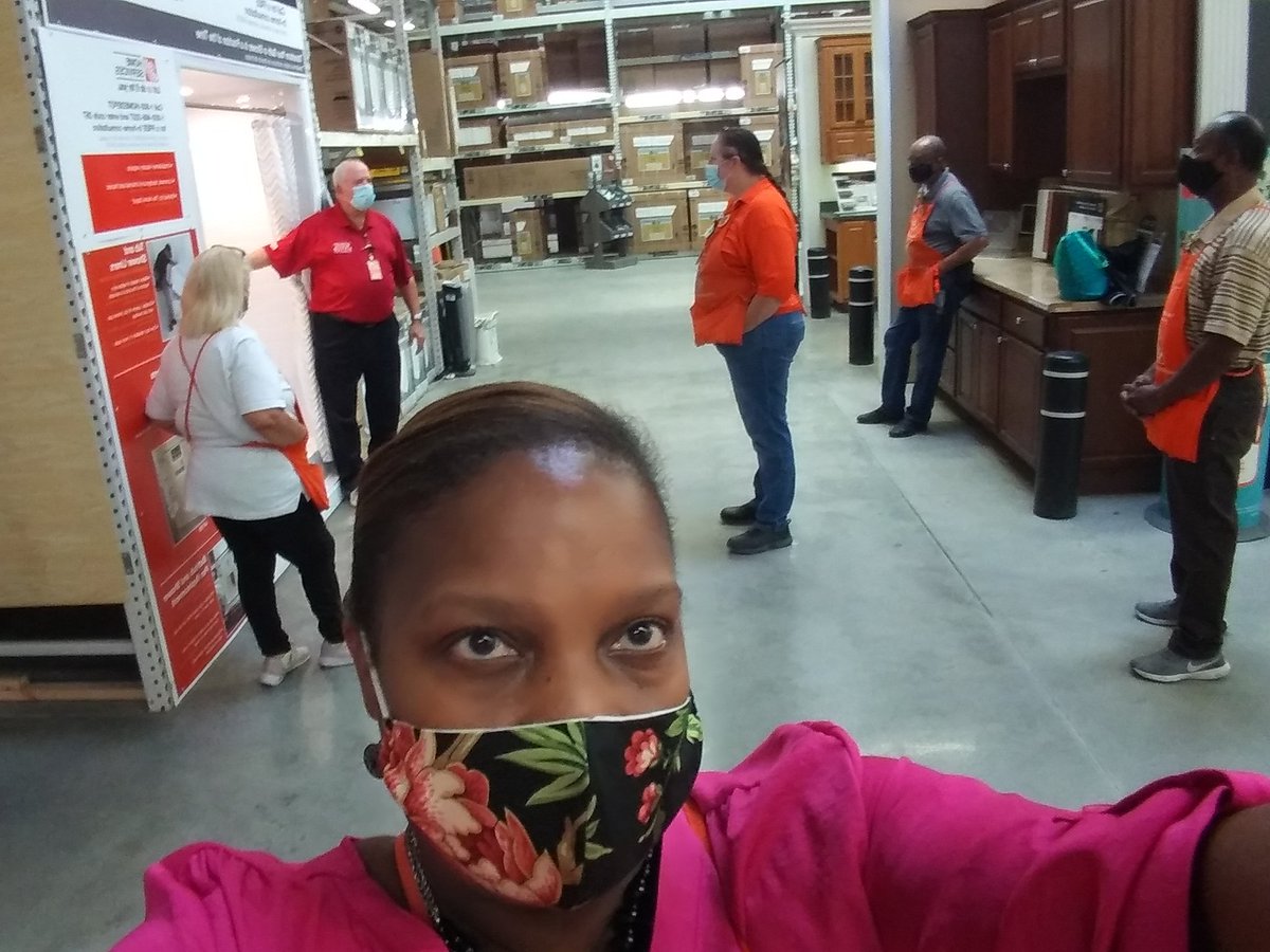 pettaway_shea's tweet photo. Our Specialty Tuesday guest was Jim with Bathfitters. Jim shared how they provide bath remodel solutions for our customers. #trainingsafely #kitchenandbath #financingavailable https://t.co/5jYmJ8zPtQ