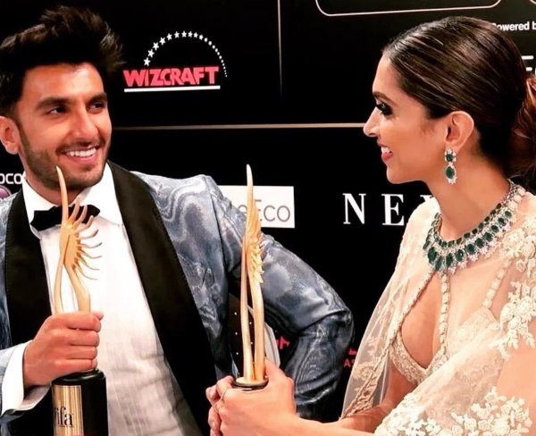 KyaFarkHai's tweet photo. Kangu beta , kuchh yaad aa raha hai kya🤓👻
#KanganaAwardWapasKar
#StandWithDeepika
#DeepikaPadukone
#DeepVeer♥️♥️♥️ https://t.co/KPuNNUwUsI