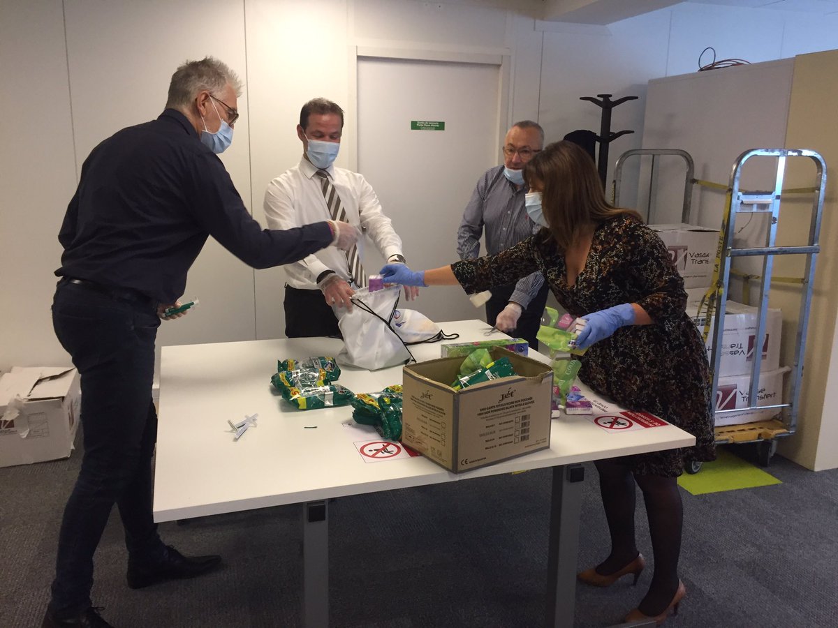 #CRWeek2020 #AXAAtoutCoeur #Teamdechoc avec les bleus cette semaine pour réaliser des kits d hiver pour @Malte_France ! à #Marly <a href="/AXAFrance/">AXA France</a> 
💪 👏 👏👏👏 bravo et merci à tous les bénévoles 🔴 et 🔵pour leur engagement !