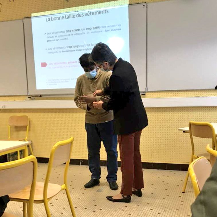 Valprof1's tweet photo. Merci à Madame Baudier pour son intervention, sur l'image de soi en milieu professionnel. De précieuses explications et riches conseils pour nos futures expériences. #imagedesoi #tenuepro #officemanager https://t.co/VMPnJTDLoL