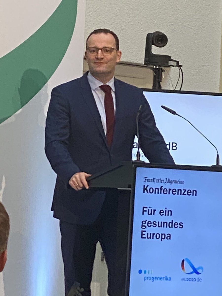 Jens Spahn live auf der Bühne - wie sieht der europäische Plan zur Verbesserung der Arzneimittelversorgung aus