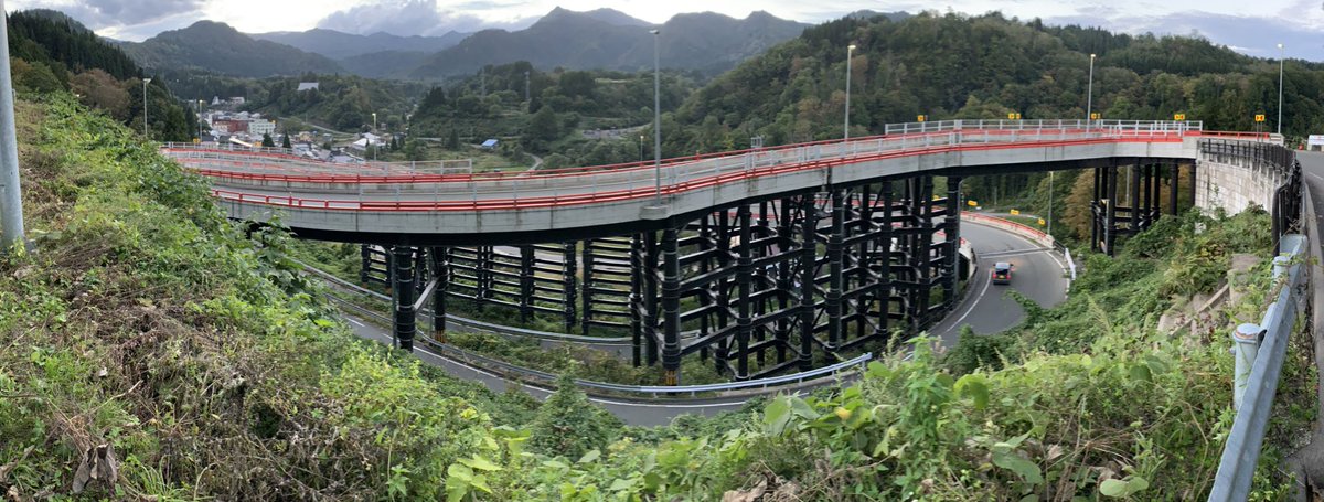 Tc 肘折希望大橋 山形県最上郡大蔵村 国道458号より肘折温泉郷へ接続する県道にある 12年の地滑り被害にともなって建設された その独特な姿がおもしろい マニアにはたまらない