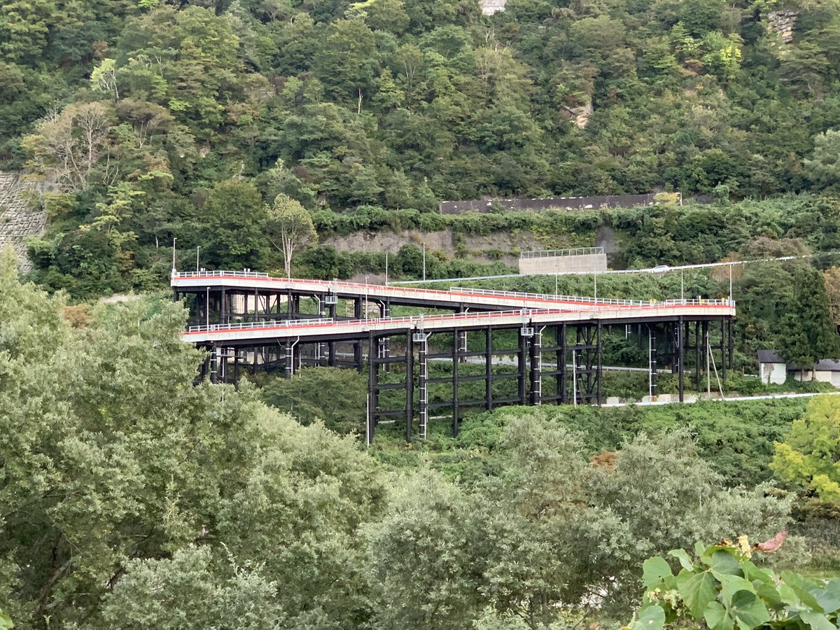 Tc 肘折希望大橋 山形県最上郡大蔵村 国道458号より肘折温泉郷へ接続する県道にある 12年の地滑り被害にともなって建設された その独特な姿がおもしろい マニアにはたまらない