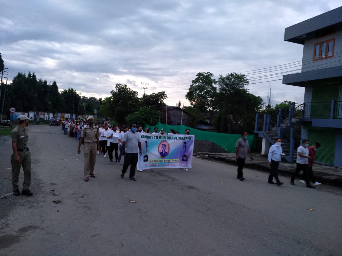 ChanglangSp's tweet photo. Candle light march organized at Jairampur by public &amp; students as mark of respect and solidarity with the family members of brave soldier WO Lt Birendra Singh of 19AR who made supreme sacrifice in the line of duty on 4th Oct. 2020. @DgpPradesh @ArunachalPolice @ArunachalDIPR https://t.co/4hcCQbUfaT