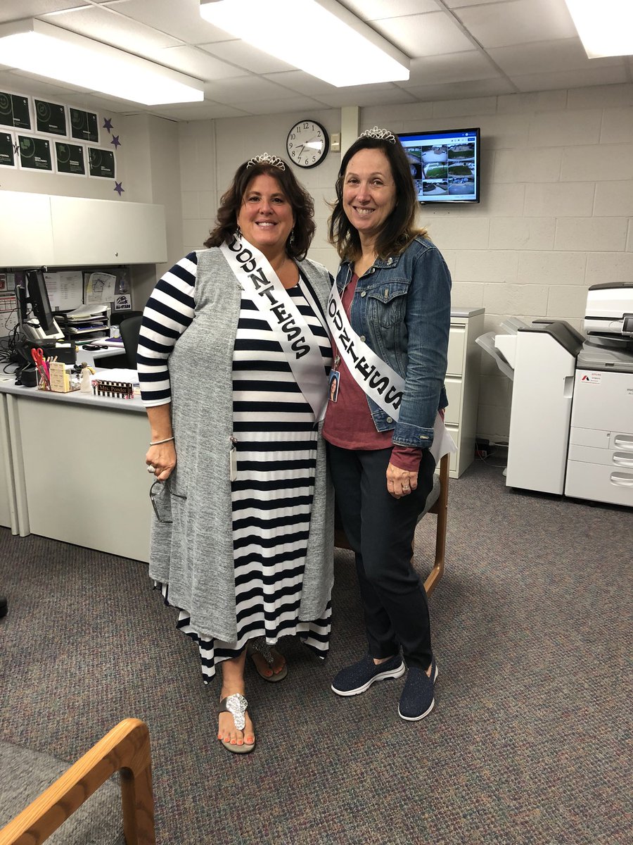 JoanGrassi's tweet image. Our @VioletAllStars Countesses are ready for #CountDay! Love these two women! They are the rocks of Violet Elementary! #spreadjoy #havefun #mylsps