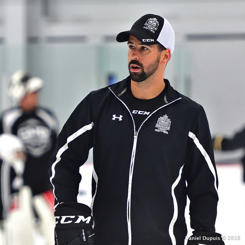 J’ai eu le plaisir de discuter avec Mathieu Dugas, un gardien de but qui a disputé les dernières saisons dans la <a href="/LNAH_Officiel/">LNAH</a> et qui a co-fondé Hockey Passion en 2016. 

Aujourd’hui, il en est l’unique propriétaire! 🏒 <a href="/CommandeursCDL/">Collège de Lévis Hockey</a>

➡️  ameliedelobel.com/082