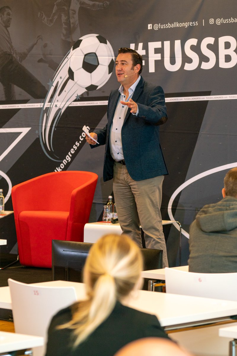 Sieger_Bua's tweet photo. Rückblick auf den Fussball Kongress Deutschland in Regensburg. Ich durfte wieder weite Teile des Tages moderieren. Ein großer Tag unter nicht alltäglichen Bedingungen. Aber bravourös gemeistert. So geht Sportbusiness 2020. @fussball_kgr #siegerpr #moderation #fussballkongress https://t.co/UJdFIKJtk7