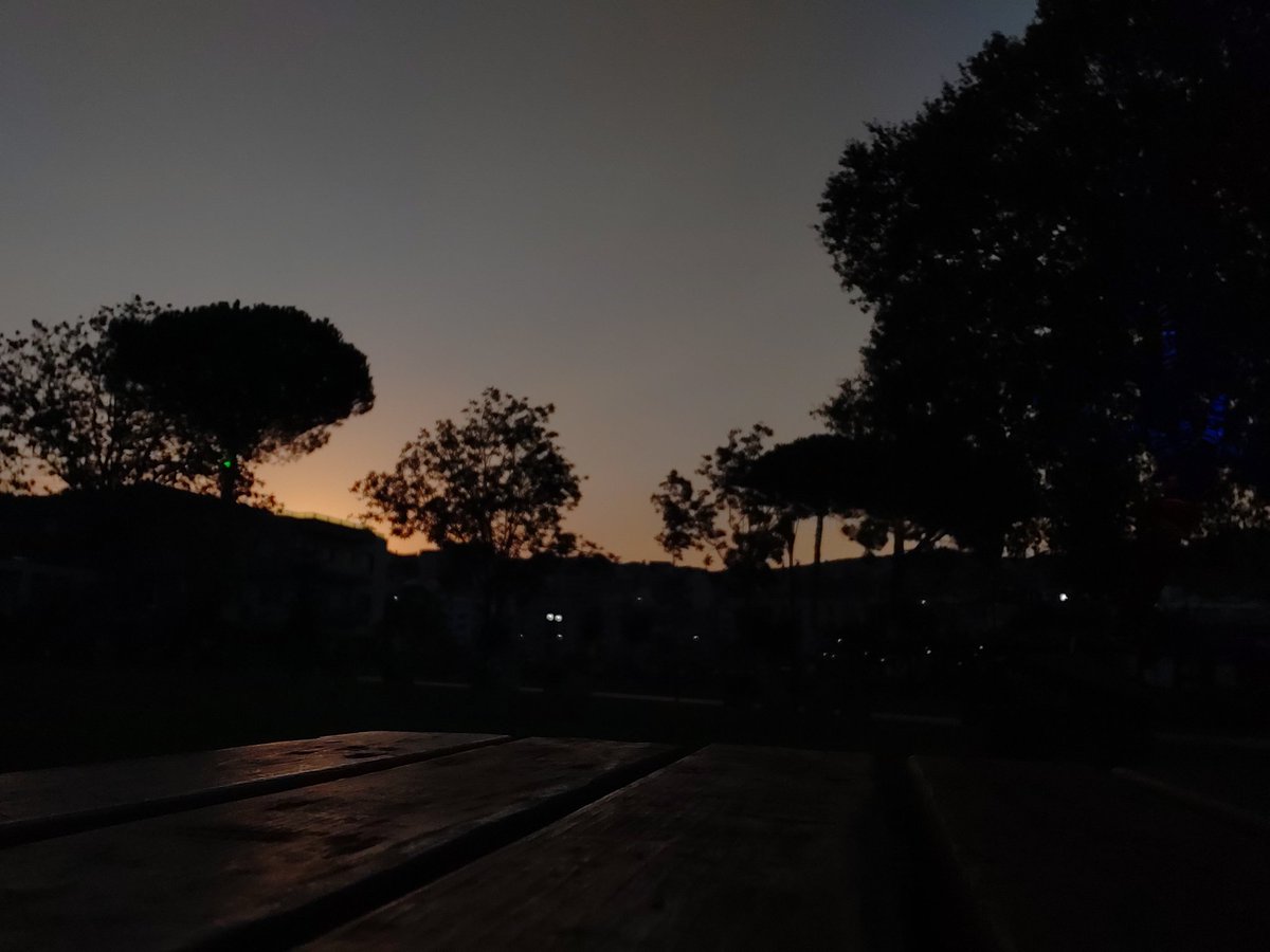 Rose81518456's tweet photo. Sevmek, iki insanın birbirine değil,  beraberce aynı doğrultuda bakması demektir.
-#saintexupery 

#şehirparkı #park  #green #night #nightphoto  #nightphotography  #goodday #friendsday #perfectday  #photographs #natural #naturephotography  #nature_lovers #naturelovers #naturelove https://t.co/0EI9OB3kCH