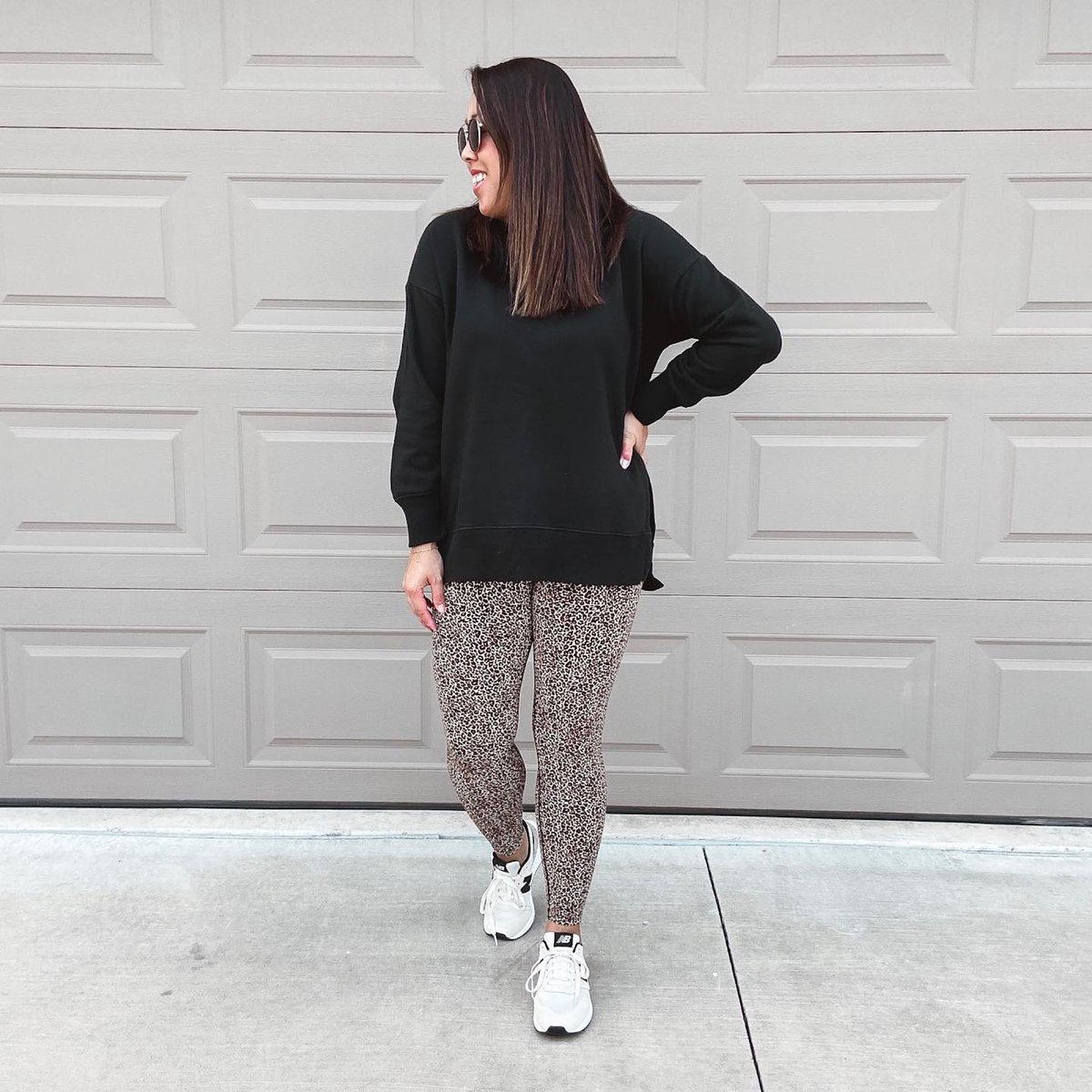 Wantableco's tweet image. It's officially sweatshirt + leggings season. 🍁  This fail-proof combo pairs perfectly with cool weather and coffee. ☕  Request these leggings in your next Active Edit.
Luna Legging 👉  wntbl.com/201959
📷  @heythuydotcom