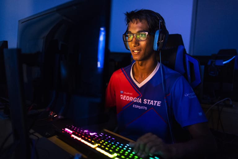 GSUPsychology's tweet photo. Praful Gade, a @GSUHonors student in Dr. Page Anderson’s lab, was interviewed by @wsbtv to talk about his research interests in gaming and about being a GSU’s e-Athlete and national champion. https://t.co/DqOw0Wmq4m #gsupsych #gsuhonors #undergradresearch https://t.co/YrjlozkiuF