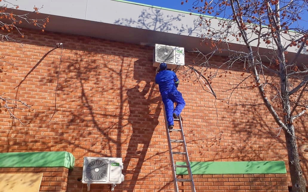Mabik_Projects's tweet image. For all your heating and cooling needs, @Mabik_Projects technicians are here for you🙂

WhatsApp 0844255609 or email sales@mabik.co.za and let&apos;s talk #airconditioning