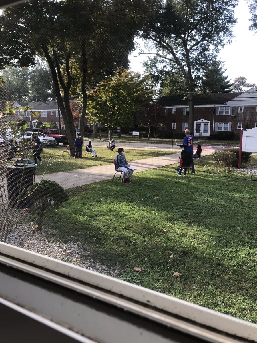Nick_EdwardsEDU's tweet photo. Descriptive Writing class discussing the changing of leaves! Great job @CoachMelesurgo @BBSmalleyES #socialdistancingclass https://t.co/GSVa4mPXvG