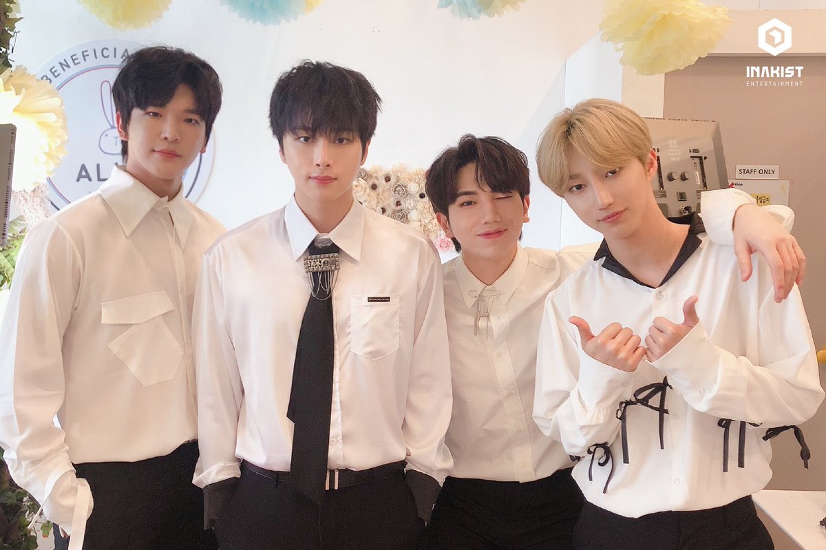 CreamTicket's tweet photo. #YoungandWild
オンラインライブ🎤💗
前回見てくれた方も前回は残念ながら見れなかった方も楽しめる公演になること間違いなし😆
公演はアーカイブでもご覧いただけますので、公演チケットのみでも可能です❣️
販売期間：9日(金)23:59迄
https://t.co/i9gHdjqL5Y…

#영앤와일드 #우주 #민수 #인오 #은재 https://t.co/4YZE5DlrvR