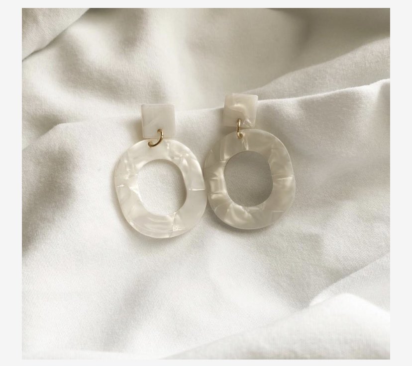 __karinascloset's tweet photo. Now available 🥳 https://t.co/7K1KZoSZCu under the jewelry section, check them out! 
#karinascloset #onlineboutique #shopsmall #fashionblogger #boutiqueshop #boutiquelife #shoplocal #ootd #smallbusiness #boutiquejewelry #womensfashion #fallfashion #accessories #earrings https://t.co/nDdz0wY6JO