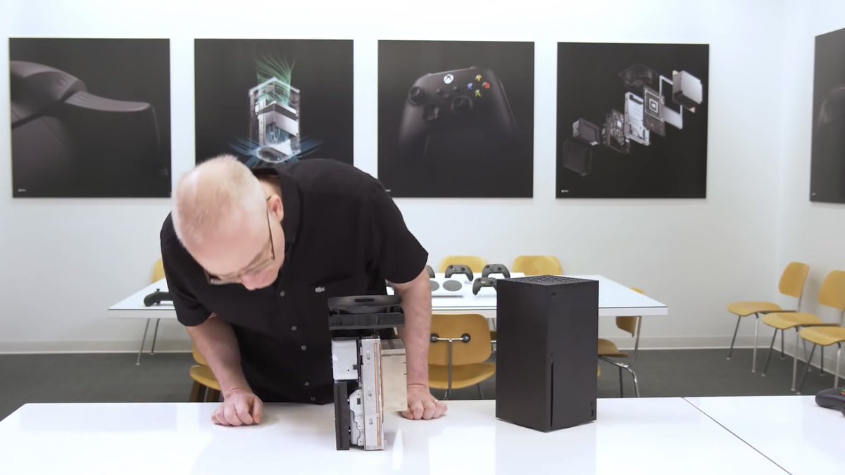 After watching the PS5 tear down I went back to watch the Series X tear down.
The difference is quite staggering lol https://t.co/MuJcuGBIEr