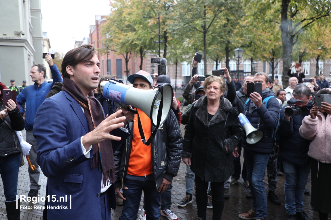 Elsschot Steundepolitie On Twitter Het Debat Uit De Weg Gaan Maar Wel Buiten Gaan Lopen Spugen De Prioriteiten Van Thierry Baudet Worden Met De Dag Onnavolgbaarder Spoedwet Https T Co Ugqwqxk1tn