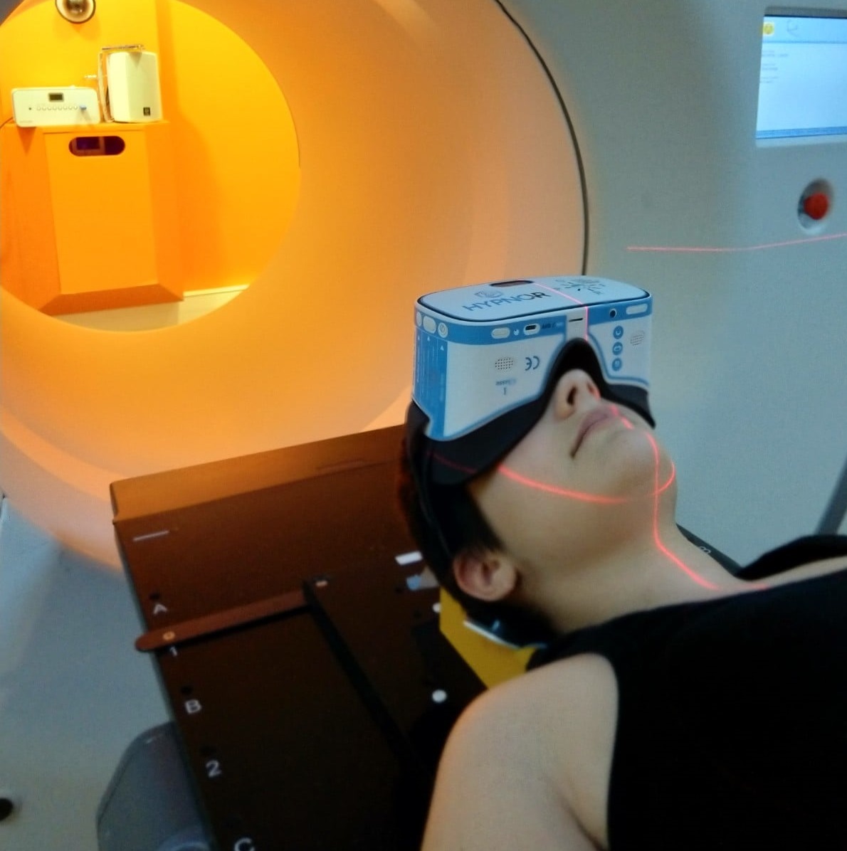 Chez <a href="/icl_lorraine/">ICL Lorraine</a>, HypnoVR fait partie des nouvelles technologies disponibles pour la détente des enfants pendant les traitements. 👏

Merci au GFRP qui a offert ce casque à l’ICL: icl-lorraine.fr/images/PDF/com…

HypnoVR👉 hypnovr.io

#healthcare #DigitalHealth #DTx