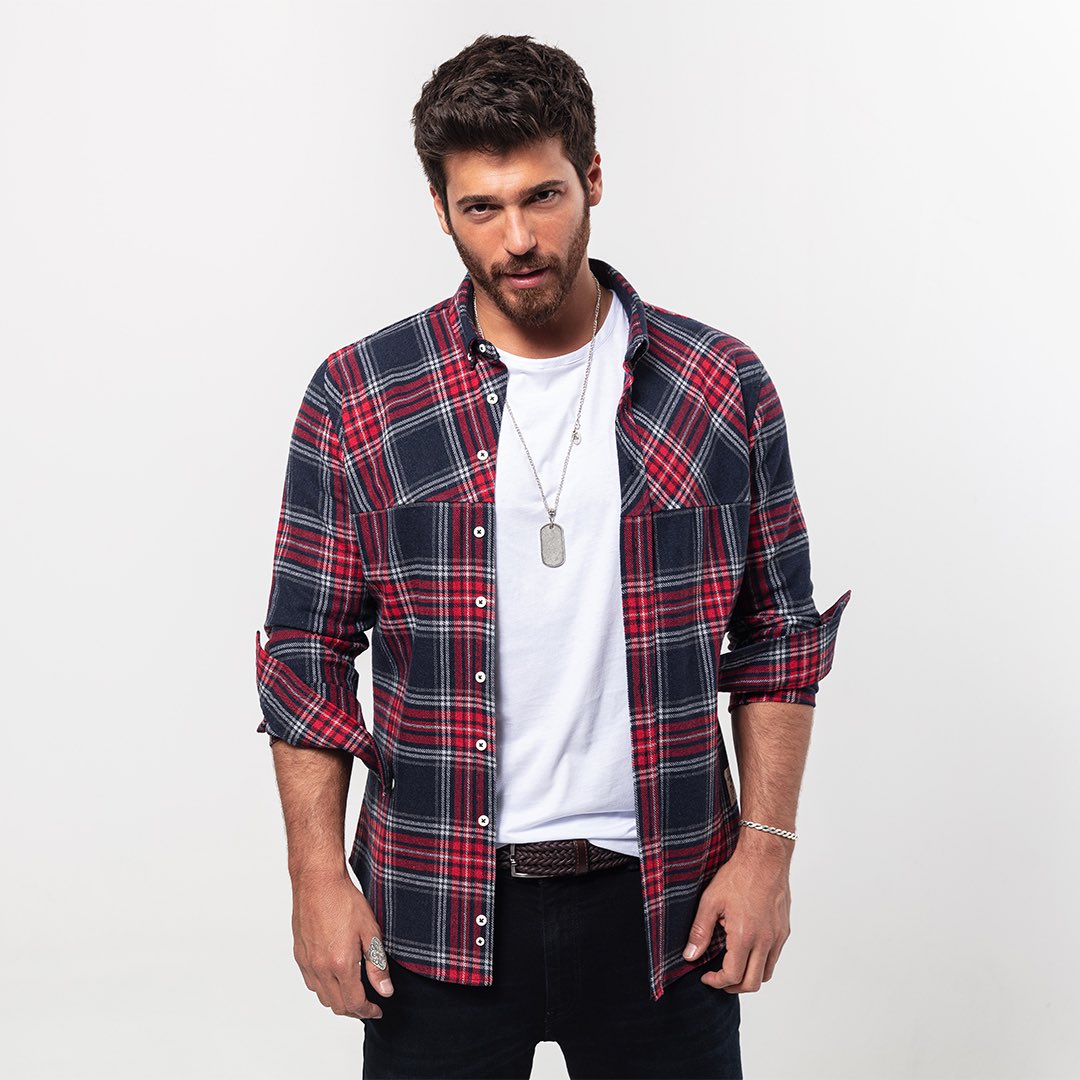 tudorsofficial's tweet photo. Çok tarz, çok cool, çok şık.. #görünürol #canyaman @canyaman1989 https://t.co/rsG4XmgtIQ