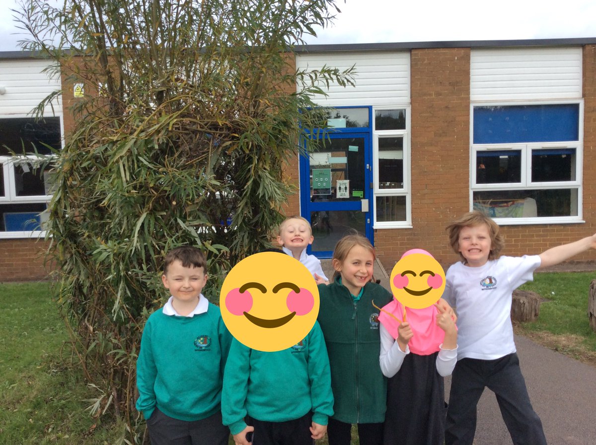 Springwood_Prm's tweet photo. We did some outdoor learning in #SpringMonmouth today, we went for a walk to have a look what we could see around the school to see what adjectives we could use to describe what we saw. #SpringLLC #springoutdoorlearning we used some great adjectives so why not ask us. https://t.co/dByM8O1e1o