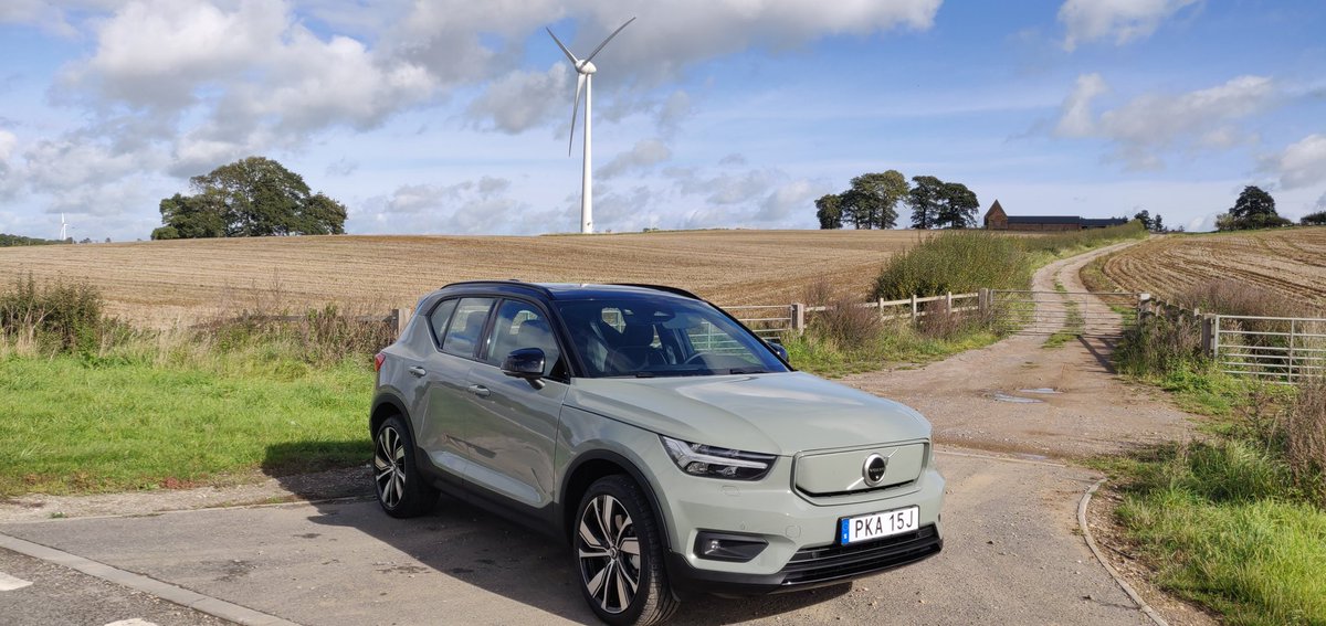 ScottSGFleet's tweet image. Had the privilege of driving a prototype #Volvo #XC40 this morning. Spotted a wind turbine and just had to take a photo. #Rocket