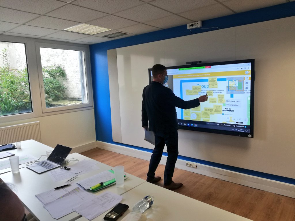 SIILABHDF's tweet photo. Ce matin au @SIILABHDF @prefet59 beau succès du 1er séminaire en ligne des encadrants de la future #DREETS @prefet59 #DRJSCS #DIRECTTE
Une matière très riche animée et recueillie aussi avec @KlaxoonFR
#transfoPublic #Relance
@_DITP @AdeMontchalin @thierry_lambert @FutursPublics https://t.co/wxp9LIY0OR