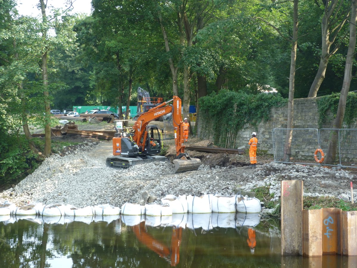 EnvAgencyYNE's tweet photo. Huge progress has been made since we arrived on site at Newlay. We have installed a cofferdam, broken into the weir and constructed the first section of the fish pass.
To find out more: https://t.co/kUqW6LwbQO
#DNAire #AireRiversTrust #EnvironmentAgency #Riverrestoration https://t.co/FhPcO7spu2