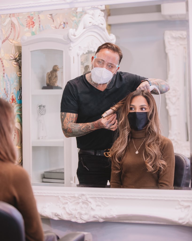 Mermaid hair 🧜🏽‍♀️ love my new locks courtesy of malcolmmurphyhair (on IG) who added <a href="/GreatLengthsUK/">Great Lengths UK ®</a> . I’ll be back to donate the hair in a few months to <a href="/LPTrustUK/">Little Princess Trust</a> who will use it to create wigs for children who have lost their own hair through cancer treatment and other illnesses.