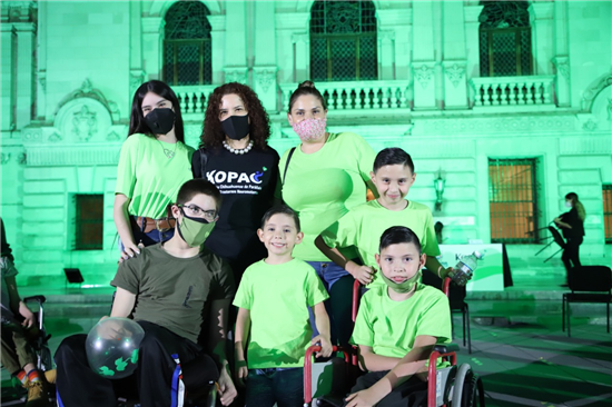 chihuahuampio's tweet photo. En conjunto con la Asociación Chihuahuense #KOPAC conmemoramos el Día Mundial de la Parálisis Cerebral con iluminación de color verde en la Plaza de Armas, para concientizar a la sociedad de esta discapacidad y buscar la igualdad de oportunidades. >> https://t.co/kn8o9Qsqr1 https://t.co/FQ3KV6uBy5