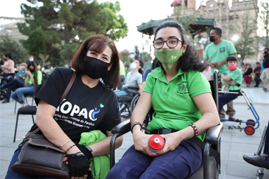 chihuahuampio's tweet photo. En conjunto con la Asociación Chihuahuense #KOPAC conmemoramos el Día Mundial de la Parálisis Cerebral con iluminación de color verde en la Plaza de Armas, para concientizar a la sociedad de esta discapacidad y buscar la igualdad de oportunidades. >> https://t.co/kn8o9Qsqr1 https://t.co/FQ3KV6uBy5