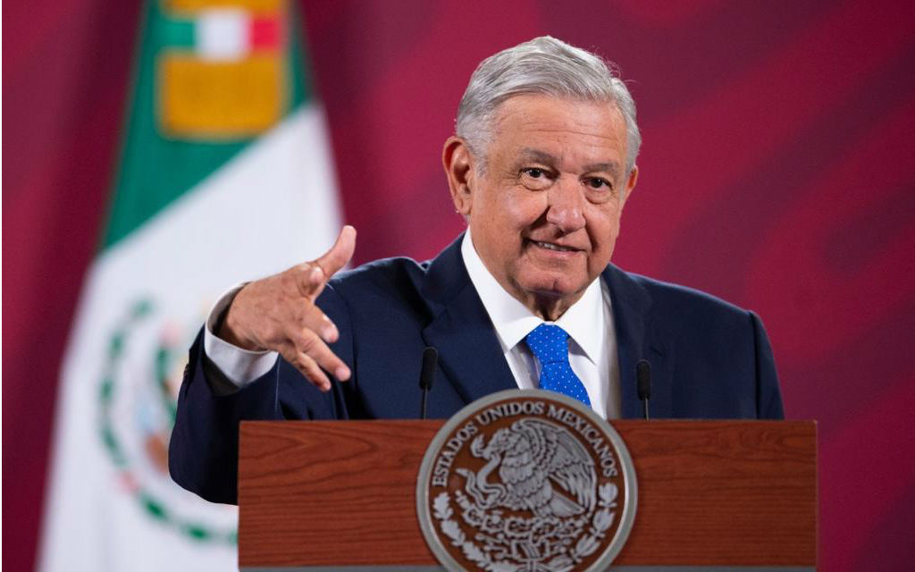 AristeguiOnline's tweet photo. Desaparecerá el Fonden porque era una 'caja chica' para hacer jugosos negocios: AMLO https://t.co/hOk2SBrRuf https://t.co/b19QJpACZd