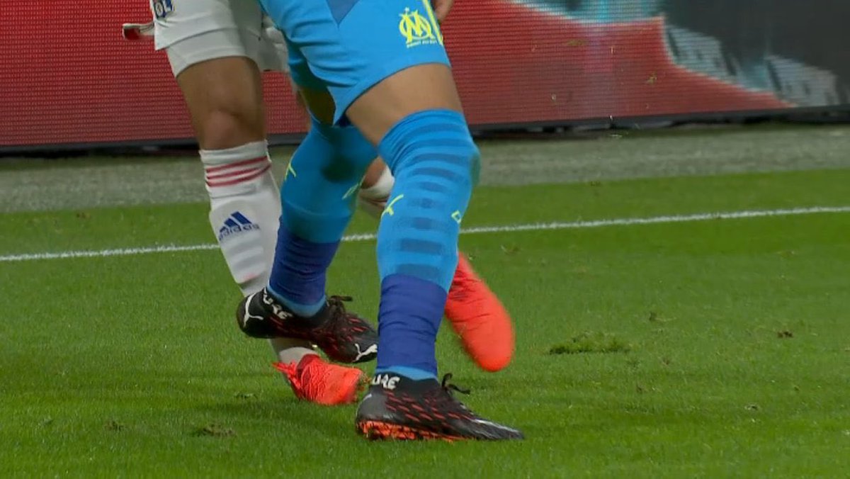 _BeFootball's tweet photo. Comparaison des sanctions pour un geste similaire depuis le début de la saison :

- Aouar : 1 match ferme
- Di Maria : ❌ Rien
- Payet : 3 matchs (dont 1 avec sursis) https://t.co/vEwYy4ZXnI
