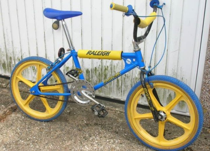 The Mark ll version in sky blue and banana yellow, with tuff wheels and dipped crossbar remains a thing of beauty to this day. Why it's not in the Tate Modern is beyond me. Raleigh had reached its peak...