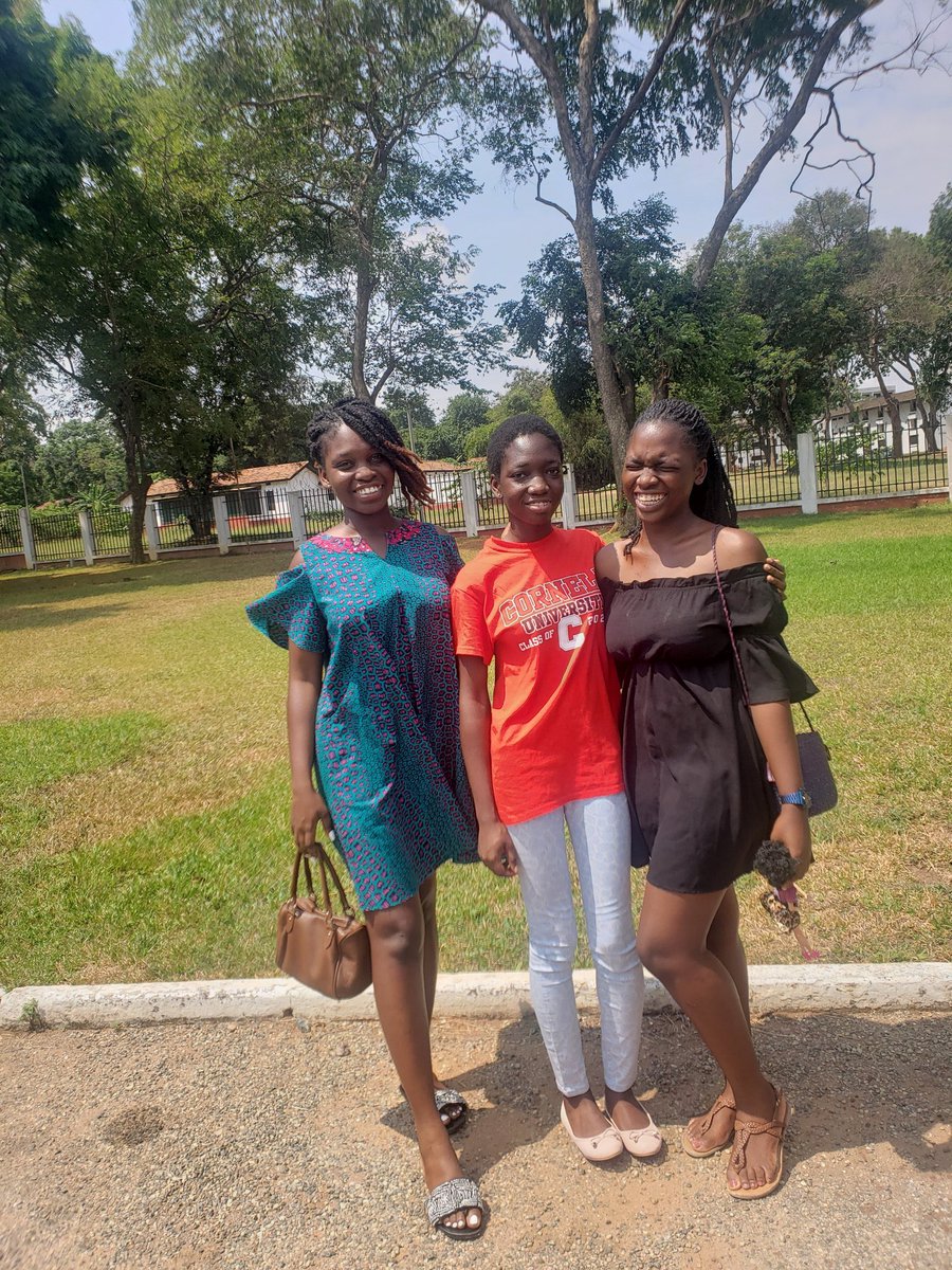 AchimotaSchool's tweet photo. Meet 👸🏾 Afua Ansah #LivingWatersToAThirstyLand 

In front of the stage, holding her nation’s flag, 🇬🇭she politely answered questions from reporters after being crowned as Ghana’s first ever World Spelling Bee finalist. #NoAchimotaNoGhana🇬🇭 https://t.co/sMaIBQV2pR