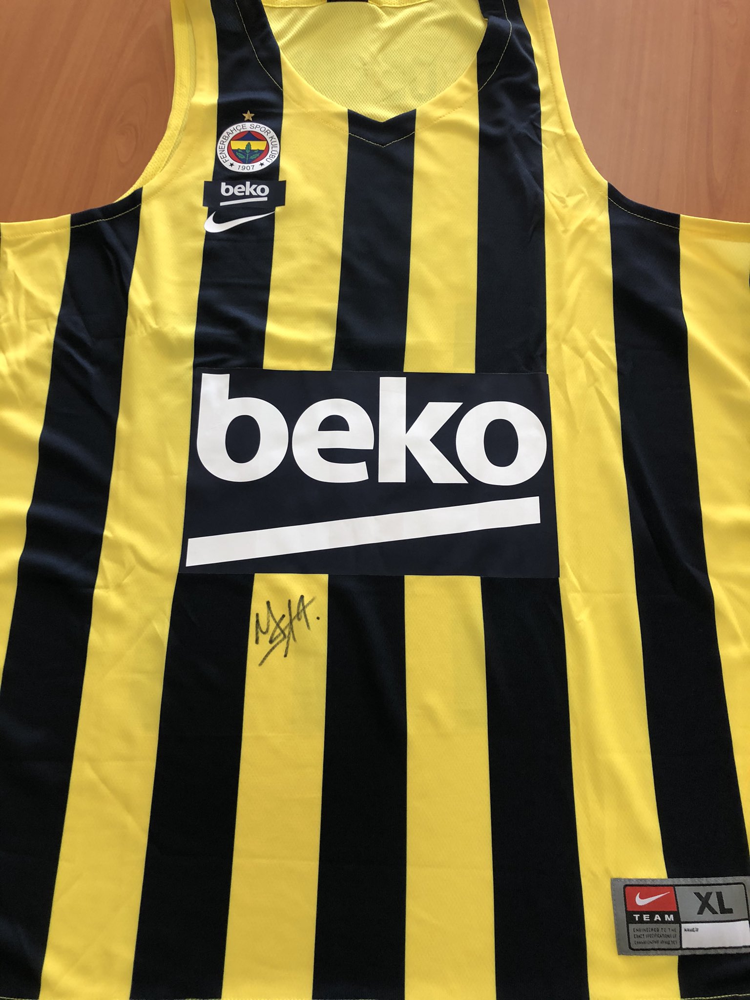 Azmi Yalcin On Twitter Tesekkurler Beko Bjk Futbol Takimi Imzali Forma Benim Icin Nando De Colo Imzali Fb Basketbol Formasi Oglum Batuhan Icin Https T Co N5dh7wuf8v