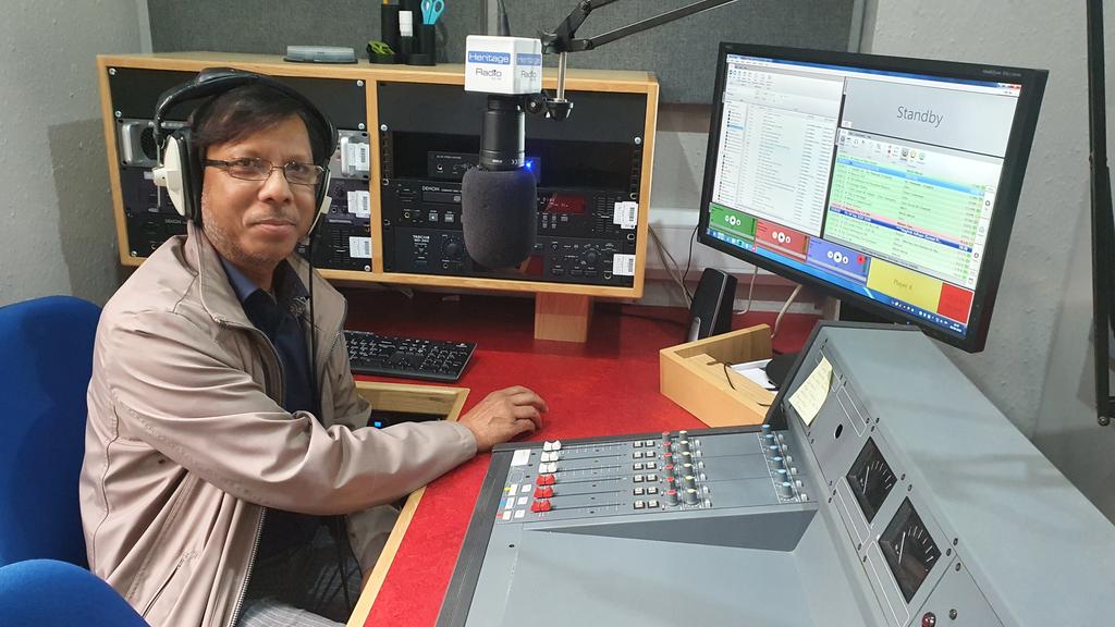 thebmhc's tweet image. Celebrating  #Communitylanguages on #Heritageradio90.6fm Wednesday nights from 7pm til 9pm.  Listen to the #Bengalispecial with #DrDilderChoudhary