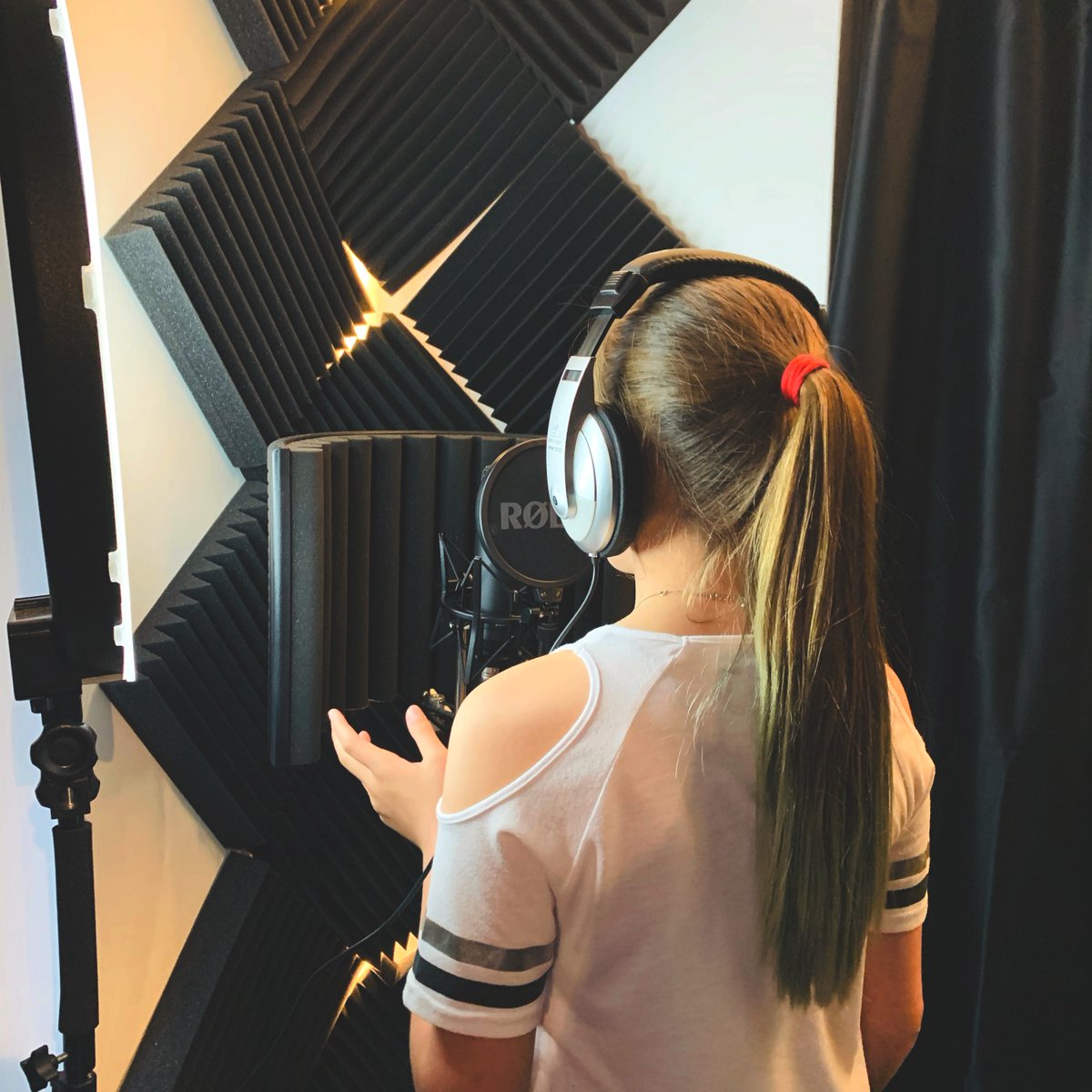 We have some amazing and exciting things in store in 2021. Some amazing opportunities are coming!
#musictheory #musiceducation #vocaltraining #vocalcoach #singers #musicians #singinglessons #singing #singingwarmups #warmups #onlinelessons #2021 #news #exciting https://t.co/nLTWG0u7kt