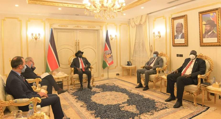 StateHouse_J1's tweet photo. President Salva Kiir Mayardit received the Special Envoy of France to South Sudan and Sudan, Jean-Michel Dumond. He delivered a message of congratulations from President Emmanuel Macron to President Salva Kiir for the recently signed Juba Peace Agreement. https://t.co/eg5wUjutnS