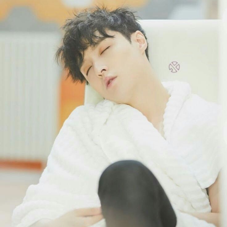 sleeping yixing would be my forever favorite