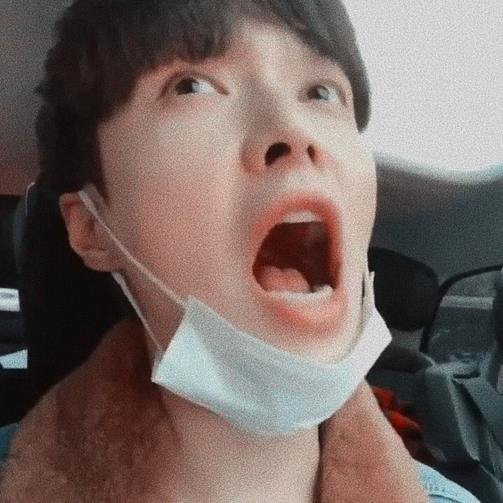  @layzhang happy birthday, love! i wish you all the happiness in life. i love you! **i'd like to add some more coz yixing deserves more but yenno schoolwrks*end of thread.