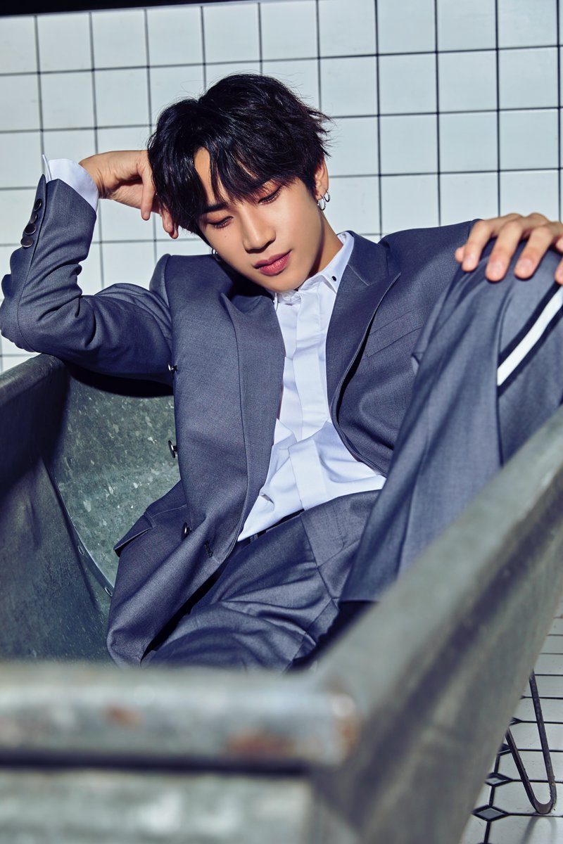 DIA_CRUNCH's tweet photo. [ 비상(飛上) - “Across The Universe” ]
 
03_ CONCEPT PHOTO #2
#민혁 # MINHYUK
 
2020. 10. 20  6PM (KST) Release

#D_CRUNCH #디크런치
#CONCEPT_PHOTO 
#비상 #Across_the_Universe
#20201020_6PM #RELEASE 
#COMEBACK https://t.co/x7WiE8TP1Z