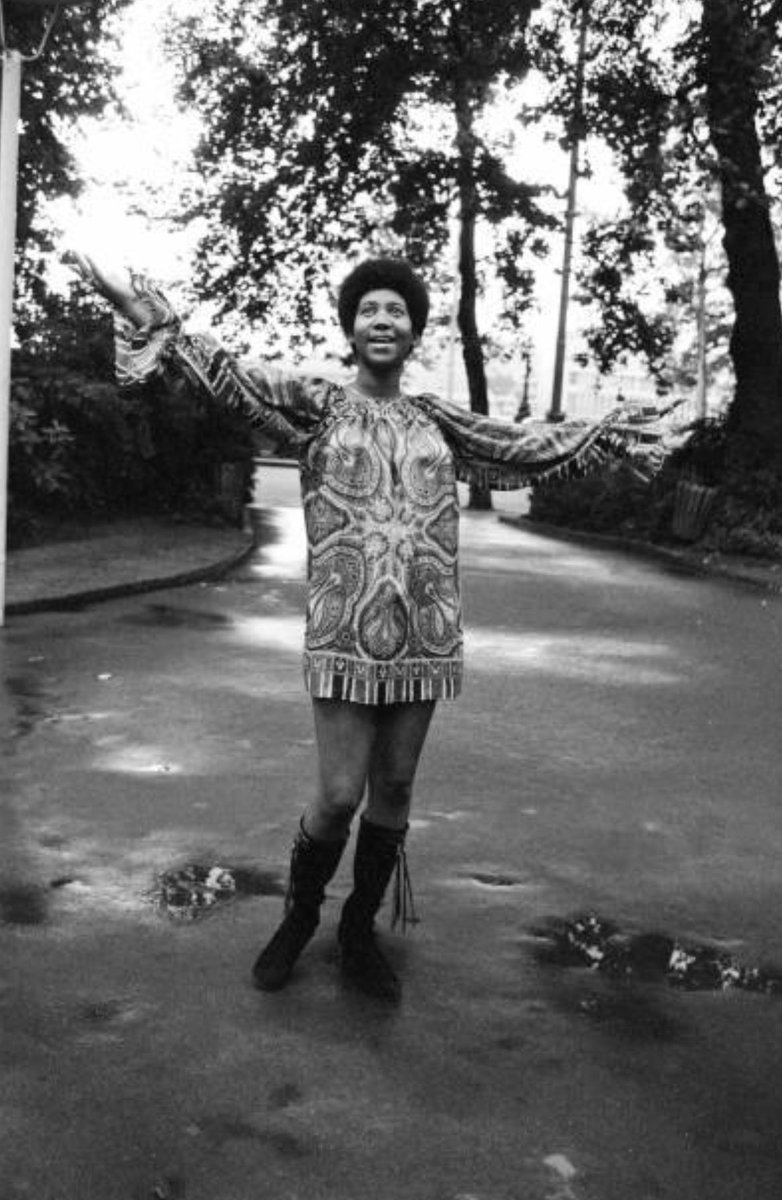 sim_barr's tweet photo. #Aretha! Summer 1970 photo shoot in London by #EricPiper
#rockstarsongrass #arethefranklin #photography #rockphotos #rockpics #randb #soulmusic #queenofsoul #thequeenofsoul #rocksteady #respect #portraitphotography #60sfashion #miniskirt #singer #rememberlegends #london1970s https://t.co/GZf98Q2lyo