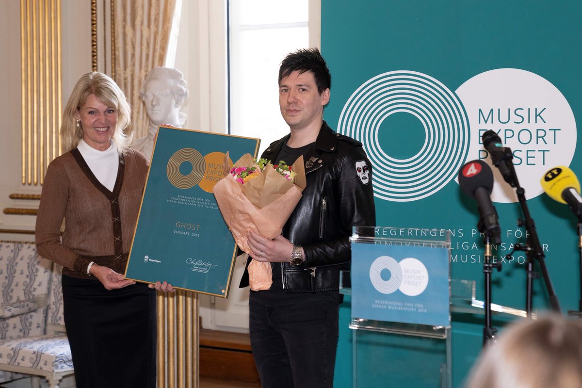 Anna Hallberg (@annahallberg_) on Twitter photo Otroligt kul att få dela ut regeringens musikexportpris för 2019 till <a href="/thebandGHOST/">Papa V Perpetua</a> med fans över hela världen och hederspriset till <a href="/MarieDimberg/">Marie Dimberg</a> som gjort scen- och musikexporten möjlig för många artister! 🎶🏆🌏 Otroligt kul att få dela ut regeringens musikexportpris för 2019 till <a href="/thebandGHOST/">Papa V Perpetua</a> med fans över hela världen och hederspriset till <a href="/MarieDimberg/">Marie Dimberg</a> som gjort scen- och musikexporten möjlig för många artister! 🎶🏆🌏